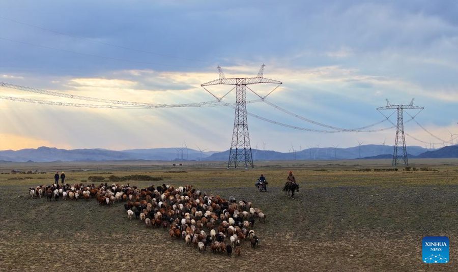 Xinjiang, snodo chiave del programma di trasmissione di energia da ovest a est della Cina